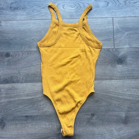 Urban Outfitters Out from Under ribbed mustard tank bodysuit women’s size medium - Picture 2 of 3